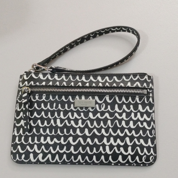 Kate Spade Black and White Wave Pattern Wristlet - Picture 1 of 2